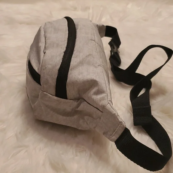 Adidas Fanny Pack In Gray Zippered Adjustable Belt Bag Polyester Unisex - Picture 3 of 5